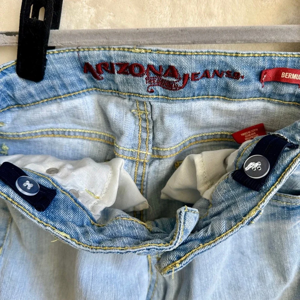 Arizona‎ Girls Youth Size 14 Reg Bermuda Denim Shorts Light Wash Adjustable